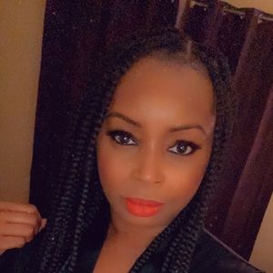 Meet your Posher, Ebony